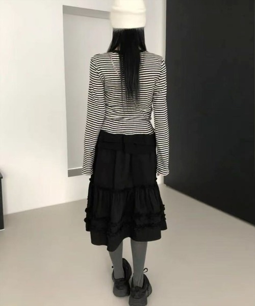 STAY MOTION（ステイモーション）の「【WEB限定】フリルティアードミモレ丈スカート［骨格ウェーブ／体型カバー／大人ガーリー］（スカート・レディース・ブラック/オフホワイト・F）」の3枚目の写真
