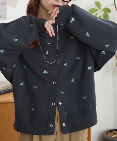 MONO-MART(モノマート)の「フラワー刺繍 クルーネック 裏起毛 スウェットカーディガン(カーディガン/ボレロ・レディース・ネイビー/杢グレー/ブラウン/スミクロ・FREE)」の22枚目の写真