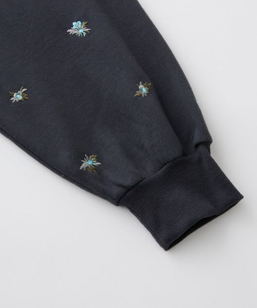 MONO-MART(モノマート)の「フラワー刺繍 クルーネック 裏起毛 スウェットカーディガン(カーディガン/ボレロ・レディース・ネイビー/杢グレー/ブラウン/スミクロ・FREE)」の17枚目の写真