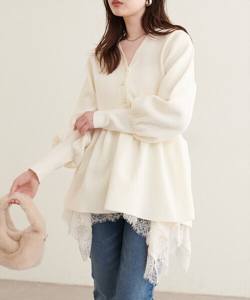 natural couture(ナチュラルクチュール)の「パール釦ペプラムポリニット(ニット/セーター・レディース・ブラック/チャコールグレー/ブルー/ブラウン/ネイビー/ピンクベージュ/パープル系その他/オフホワイト・FREE)」の22枚目の写真