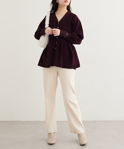 natural couture(ナチュラルクチュール)の「パール釦ペプラムポリニット(ニット/セーター・レディース・ブラック/チャコールグレー/ブルー/ブラウン/ネイビー/ピンクベージュ/パープル系その他/オフホワイト・FREE)」の17枚目の写真
