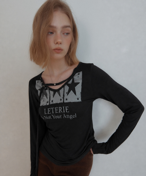 LETERIE(レテリー)の「GRAPHIC V-NECK LONG SLEEVE TEE_BLACK(Tシャツ/カットソー・レディース・ブラック・FREE)」の3枚目の写真