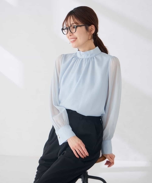 a.v.v(アーヴェヴェ)の「ハイネック シャイニー シアーブラウス(シャツ/ブラウス・レディース・アイボリー/ダークインディゴブルー・38/40)」の1枚目の写真
