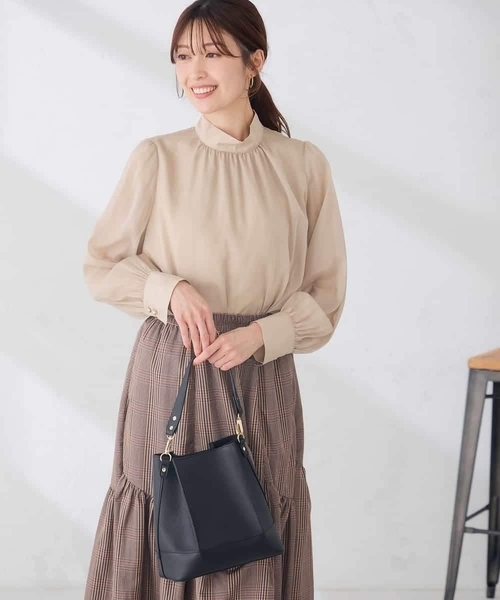 a.v.v(アーヴェヴェ)の「ハイネック シャイニー シアーブラウス(シャツ/ブラウス・レディース・アイボリー/ダークインディゴブルー・38/40)」の11枚目の写真