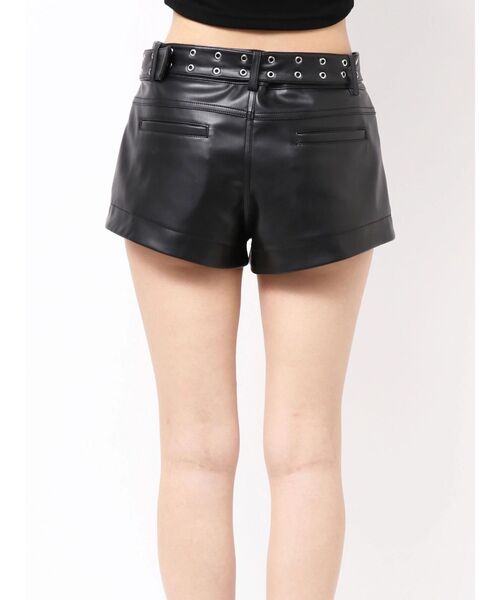 GYDA(ジェイダ)の「bijou designフェイクレザーショートパンツ(その他パンツ・レディース・ブラック・MEDIUM/SMALL)」の3枚目の写真