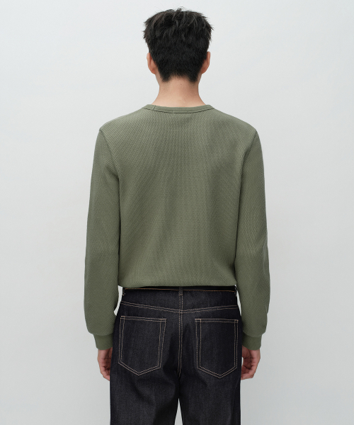 MUSINSA STANDARD（ムシンサスタンダード）の「サーマルベーシッククルーネック長袖Tシャツ[オリーブ]（Tシャツ/カットソー・メンズ・その他・MEDIUM/LARGE/X-LARGE/2XL）」の3枚目の写真