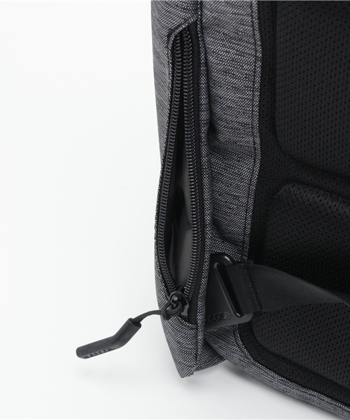 incase(インケース)の「CL55569 City Collection Backpack(バックパック/リュック・メンズ・グレー・ONE SIZE)」の11枚目の写真
