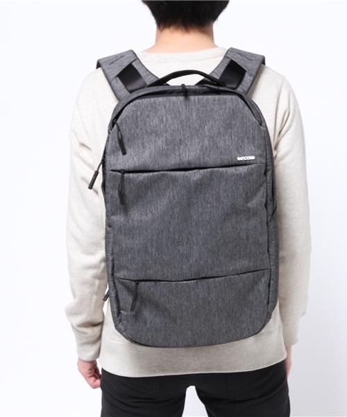 incase(インケース)の「CL55569 City Collection Backpack(バックパック/リュック・メンズ・グレー・ONE SIZE)」の5枚目の写真