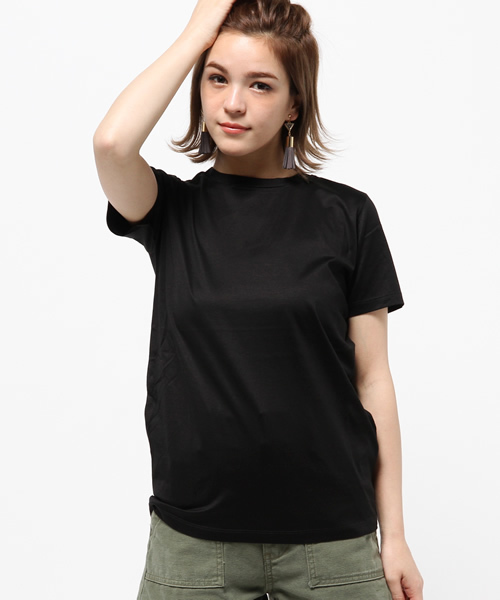 SLY（スライ）の「CREW NECK STANDARD T/SH-S（Tシャツ/カットソー・レディース・ホワイト/ライトベージュ/ライトブルー/ライトピンク/ブラック・1/2）」の3枚目の写真