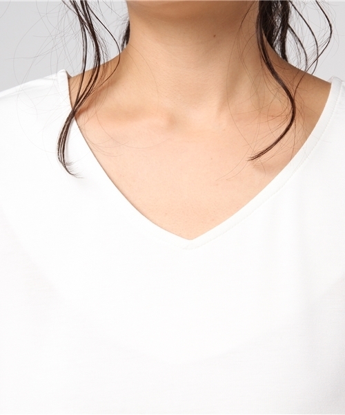 TRUDEA(トルディア)の「ソフトクールクールVネック カットソー(Tシャツ/カットソー・レディース・ブラック/カーキ/ホワイト/ライトグレー/ピンク・MEDIUM)」の9枚目の写真
