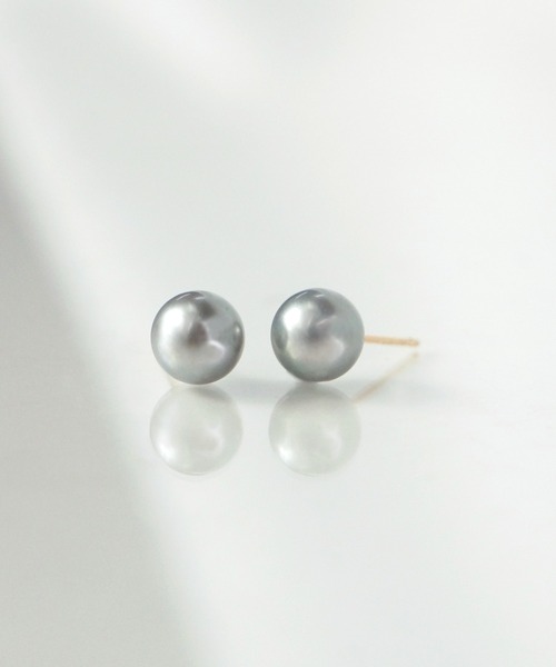 anq.(アンク)の「「anq.」K10・淡水 パール スタッドピアス(ピアス(両耳用)・レディース・イエローゴールド/グレー・ONE SIZE/ONESIZE)」の1枚目の写真