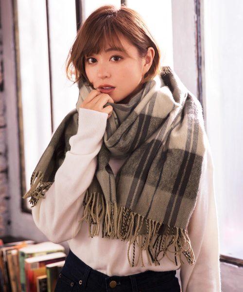 KOBE LETTUCE（コウベレタス）の「チェック柄大判ストール（マフラー・レディース・A/F/G/I/J/M/N/O/P/T/E/U/C/V/R/H/Q/D/B/L/S/K/その他5/その他6/その他9/その他3/その他14/その他10/その他12/その他2/その他11/その他13/その他7/その他8/その他1/その他4/ブラック/その他16/その他17/その他18/ベージュ/その他15/その他19/その他20/その他21/その他22/その他23/その他24/その他29/その他27/その他28/その他25/その他26/パープル系その他/ブラック系その他・FREE）」の15枚目の写真