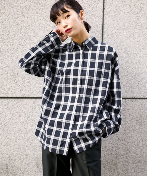 LOWRYS FARM(ローリーズファーム)の「BIGシャツ 784115 (シャツ/ブラウス・レディース・オフホワイト/ネイビー/レッド/ブラック・LARGE/MEDIUM)」の3枚目の写真