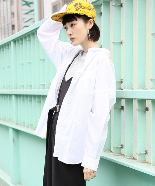 LOWRYS FARM(ローリーズファーム)の「BIGシャツ 784115 (シャツ/ブラウス・レディース・オフホワイト/ネイビー/レッド/ブラック・LARGE/MEDIUM)」の1枚目の写真