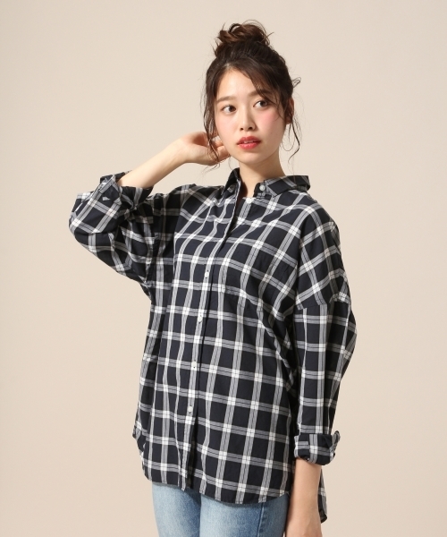 LOWRYS FARM(ローリーズファーム)の「BIGシャツ 784115 (シャツ/ブラウス・レディース・オフホワイト/ネイビー/レッド/ブラック・LARGE/MEDIUM)」の20枚目の写真