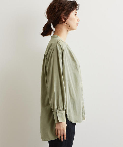 green label relaxing（グリーンレーベルリラクシング）の「NFC スタンド ギャザー シャツ ◆（シャツ/ブラウス・レディース・オフホワイト/オリーブ・FREE）」の4枚目の写真