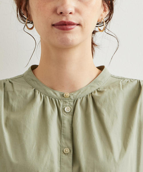green label relaxing（グリーンレーベルリラクシング）の「NFC スタンド ギャザー シャツ ◆（シャツ/ブラウス・レディース・オフホワイト/オリーブ・FREE）」の6枚目の写真