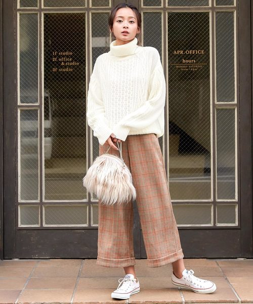 KOBE LETTUCE（コウベレタス）の「選べる2TYPE[Vネック/タートルネック]ゆるシルエットケーブルニットトップス＊レディース/セーター/長袖[C3274]神戸レタス（ニット/セーター・レディース・アイボリー/グレイッシュベージュ/キャメル/モスグリーン/パープル/チャコールグレー/ネイビー/ホワイト系その他/ベージュ系その他/イエロー系その他/グリーン系その他/パープル系その他/グレー系その他/ブルー系その他・FREE）」の22枚目の写真