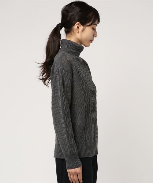 KOBE LETTUCE（コウベレタス）の「選べる2TYPE[Vネック/タートルネック]ゆるシルエットケーブルニットトップス＊レディース/セーター/長袖[C3274]神戸レタス（ニット/セーター・レディース・アイボリー/グレイッシュベージュ/キャメル/モスグリーン/パープル/チャコールグレー/ネイビー/ホワイト系その他/ベージュ系その他/イエロー系その他/グリーン系その他/パープル系その他/グレー系その他/ブルー系その他・FREE）」の15枚目の写真