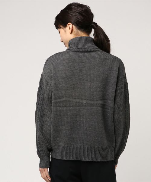KOBE LETTUCE（コウベレタス）の「選べる2TYPE[Vネック/タートルネック]ゆるシルエットケーブルニットトップス＊レディース/セーター/長袖[C3274]神戸レタス（ニット/セーター・レディース・アイボリー/グレイッシュベージュ/キャメル/モスグリーン/パープル/チャコールグレー/ネイビー/ホワイト系その他/ベージュ系その他/イエロー系その他/グリーン系その他/パープル系その他/グレー系その他/ブルー系その他・FREE）」の16枚目の写真