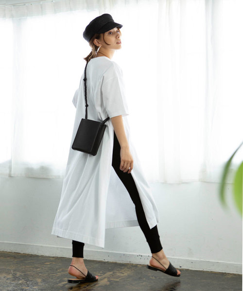 marjour(マージュール)の「SQUARE SHOULDER BAG(ショルダーバッグ・レディース・ブラック・FREE)」の2枚目の写真