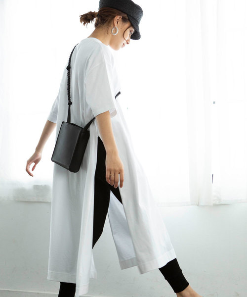 marjour(マージュール)の「SQUARE SHOULDER BAG(ショルダーバッグ・レディース・ブラック・FREE)」の5枚目の写真