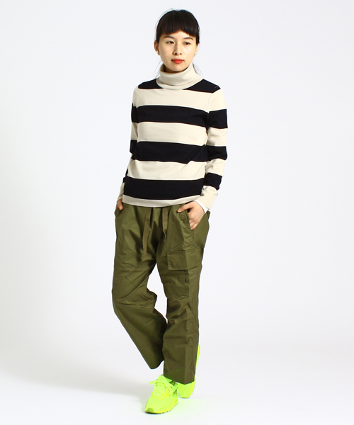 BEAMS BOY(ビームスボーイ)の「BEAMS BOY / 14ゲージ ボーダー タートルニット(ニット/セーター・レディース・ナチュラル/グリーン系その他/ネイビー・ONE SIZE)」の13枚目の写真