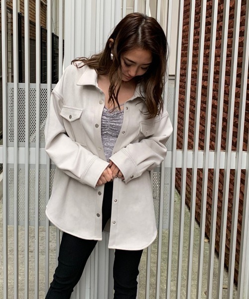 ENVYM（アンビー）の「フェイクレザーＳＨ ＪＫ（テーラードジャケット・レディース・ベージュ/グレー/ブラック・FREE）」の2枚目の写真