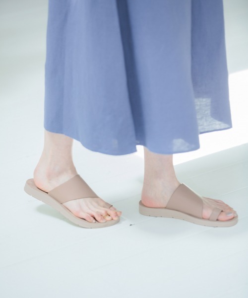 GLOBAL WORK(グローバルワーク)の「らくっショントングサンダル/865571(サンダル・レディース・ブラック/ブラウン/ゼブラ/ライトベージュ/パイソン/アイボリー/ブラウン系その他2/ベージュ/ブラウン系その他/キャメル/グリーン系その他4/ライトグレー・SMALL/MEDIUM/LARGE/X-LARGE)」の8枚目の写真