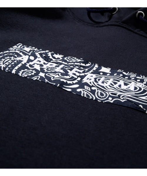 APPLEBUM(アップルバム)の「Bandanna Box Logo Sweat Parka(パーカー・メンズ・ネイビー・MEDIUM/LARGE/X-LARGE/XX-LARGE/SMALL)」の4枚目の写真