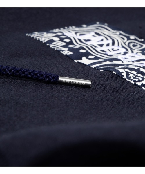 APPLEBUM(アップルバム)の「Bandanna Box Logo Sweat Parka(パーカー・メンズ・ネイビー・MEDIUM/LARGE/X-LARGE/XX-LARGE/SMALL)」の5枚目の写真
