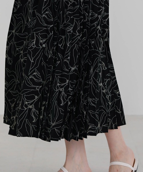 Bou Jeloud（ブージュルード）の「アートフラワープリーツスカート（スカート・レディース・ブラック/ベージュ/ブルー・FREE）」の14枚目の写真