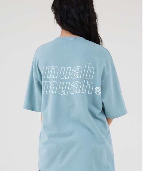 muahmuah（ムーアムーア）の「『muah muah/ムーアムーア』VIVID LOGO HALF T-SHIRT/ヴィヴィッドロゴ 半袖Tシャツ（Tシャツ/カットソー・レディース・ブルー/ピンク/ネイビー/ブラック/ライトグリーン/イエロー/ライトパープル/ホワイト/パープル・FREE）」の3枚目の写真