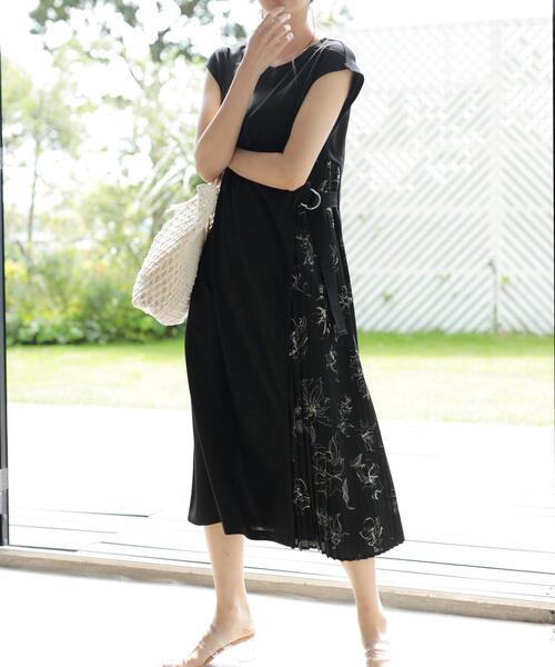 INGNI（イング）の「サイドプリーツワンピース（ワンピース・レディース・ブラック/ブラック系その他/グレー系その他/ライトカーキ・M）」の3枚目の写真