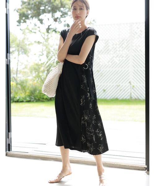 INGNI（イング）の「サイドプリーツワンピース（ワンピース・レディース・ブラック/ブラック系その他/グレー系その他/ライトカーキ・M）」の6枚目の写真