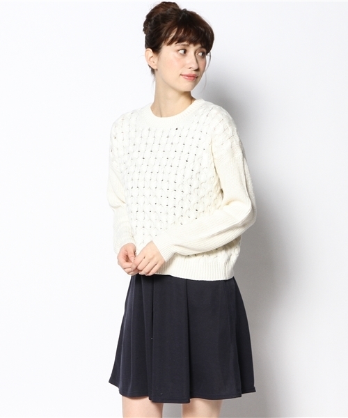 WHO'S WHO gallery（フーズフーギャラリー）の「【期間限定セール】縄あみニット（ニット/セーター・レディース・オフホワイト/ネイビー・FREE）」の2枚目の写真