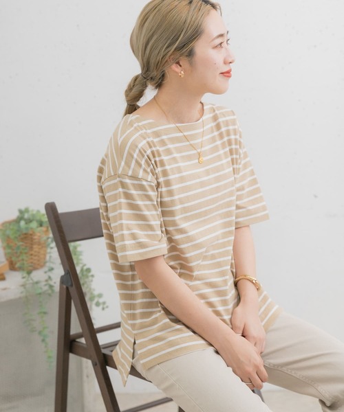 ITEMS URBANRESEARCH(アイテムズ アーバンリサーチ)の「ボートネックボーダーTシャツ(Tシャツ/カットソー・レディース・ベージュ/チャコールグレー/オフホワイト・FREE)」の1枚目の写真