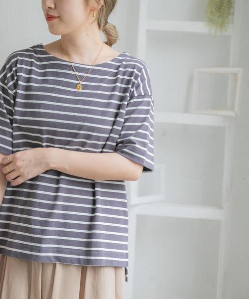 ITEMS URBANRESEARCH(アイテムズ アーバンリサーチ)の「ボートネックボーダーTシャツ(Tシャツ/カットソー・レディース・ベージュ/チャコールグレー/オフホワイト・FREE)」の3枚目の写真