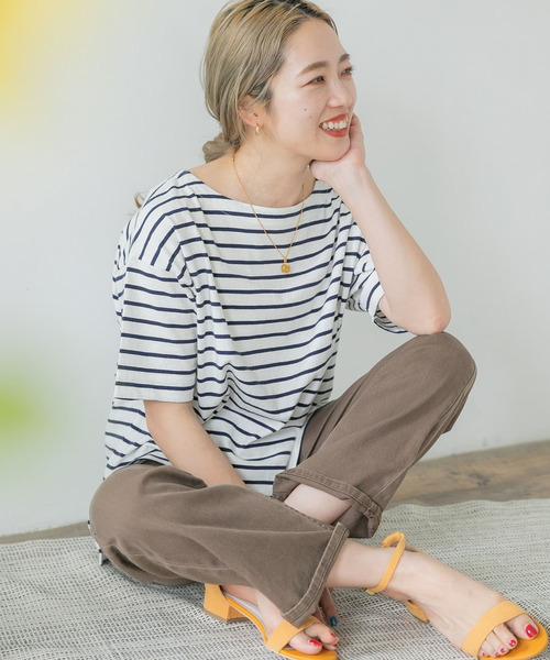 ITEMS URBANRESEARCH(アイテムズ アーバンリサーチ)の「ボートネックボーダーTシャツ(Tシャツ/カットソー・レディース・ベージュ/チャコールグレー/オフホワイト・FREE)」の5枚目の写真