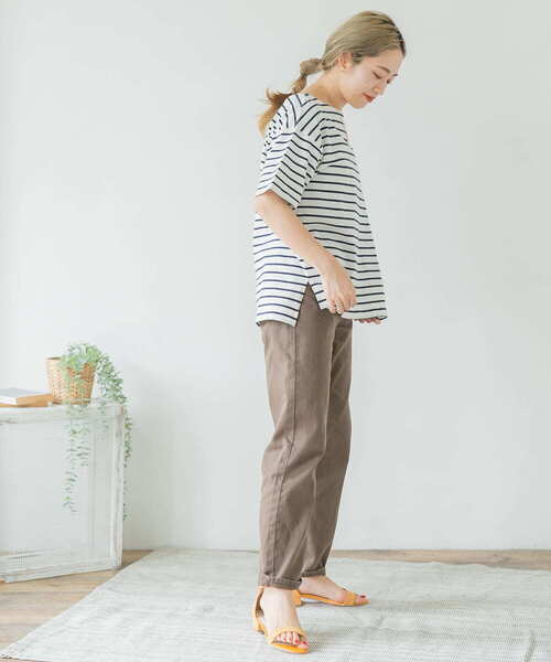 ITEMS URBANRESEARCH(アイテムズ アーバンリサーチ)の「ボートネックボーダーTシャツ(Tシャツ/カットソー・レディース・ベージュ/チャコールグレー/オフホワイト・FREE)」の7枚目の写真