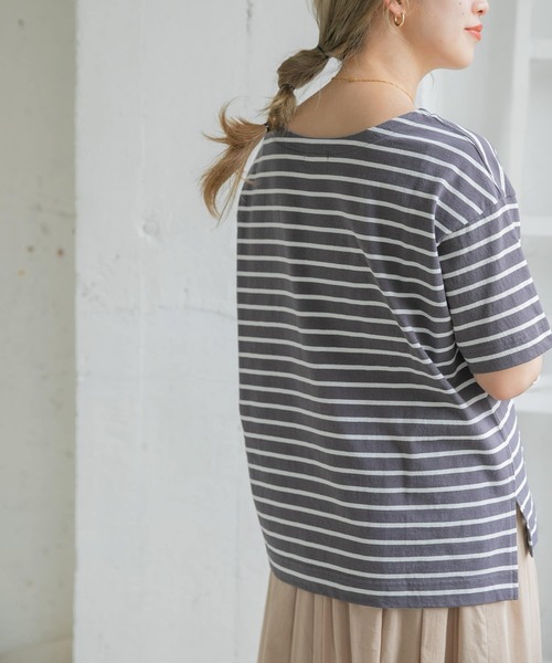 ITEMS URBANRESEARCH(アイテムズ アーバンリサーチ)の「ボートネックボーダーTシャツ(Tシャツ/カットソー・レディース・ベージュ/チャコールグレー/オフホワイト・FREE)」の11枚目の写真