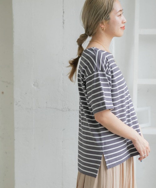 ITEMS URBANRESEARCH(アイテムズ アーバンリサーチ)の「ボートネックボーダーTシャツ(Tシャツ/カットソー・レディース・ベージュ/チャコールグレー/オフホワイト・FREE)」の12枚目の写真