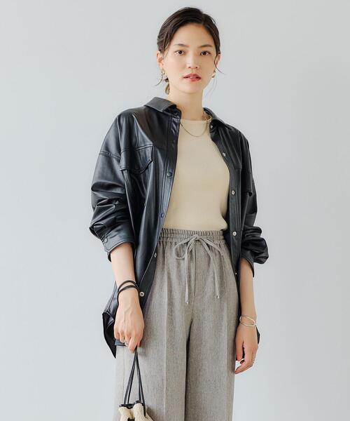 green label relaxing（グリーンレーベルリラクシング）の「フェイクレザー シャツ ジャケット（シャツ/ブラウス・レディース・ブラック/ベージュ・FREE）」の2枚目の写真