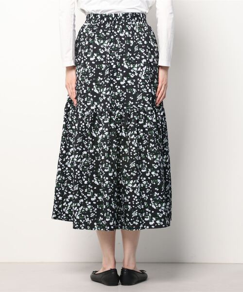 Figments（フィグメンツ）の「花柄ティアードロングスカート（スカート・レディース・ブルー/ブラック・FREE）」の4枚目の写真