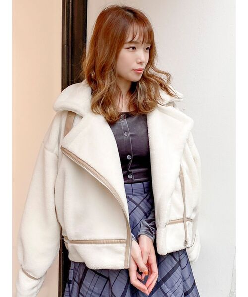 dazzlin（ダズリン）の「ペールパイピングボアブルゾン（ブルゾン・レディース・アイボリー/モカ・FREE）」の6枚目の写真