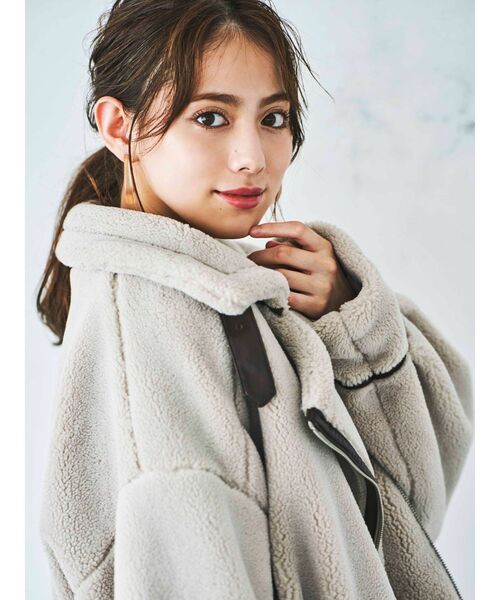 dazzlin（ダズリン）の「ペールパイピングボアブルゾン（ブルゾン・レディース・アイボリー/モカ・FREE）」の9枚目の写真