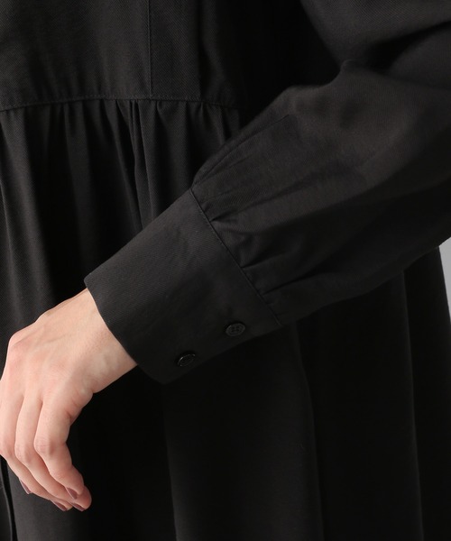 A part by（アパートバイ）の「RyNyペプラムシャツ_長袖　227957（シャツ/ブラウス・レディース・オフホワイト/ブラック/カーキ・FREE）」の15枚目の写真