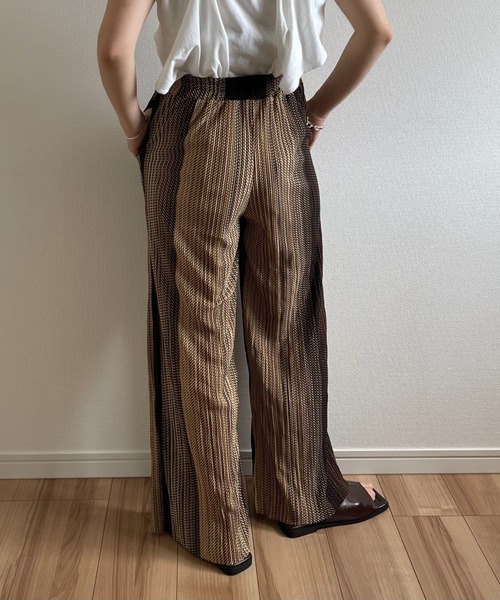 wee9s（ウィークス）の「natural pattern pleats slit pants / ナチュラルパターンウエストゴムプリーツスリットパンツ（その他パンツ・レディース・ブラック/ブラウン・FREE）」の12枚目の写真