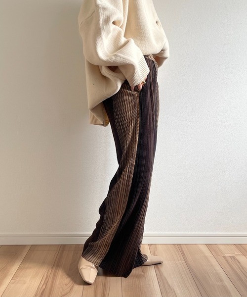 wee9s（ウィークス）の「natural pattern pleats slit pants / ナチュラルパターンウエストゴムプリーツスリットパンツ（その他パンツ・レディース・ブラック/ブラウン・FREE）」の7枚目の写真