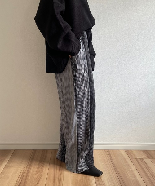 wee9s（ウィークス）の「natural pattern pleats slit pants / ナチュラルパターンウエストゴムプリーツスリットパンツ（その他パンツ・レディース・ブラック/ブラウン・FREE）」の15枚目の写真